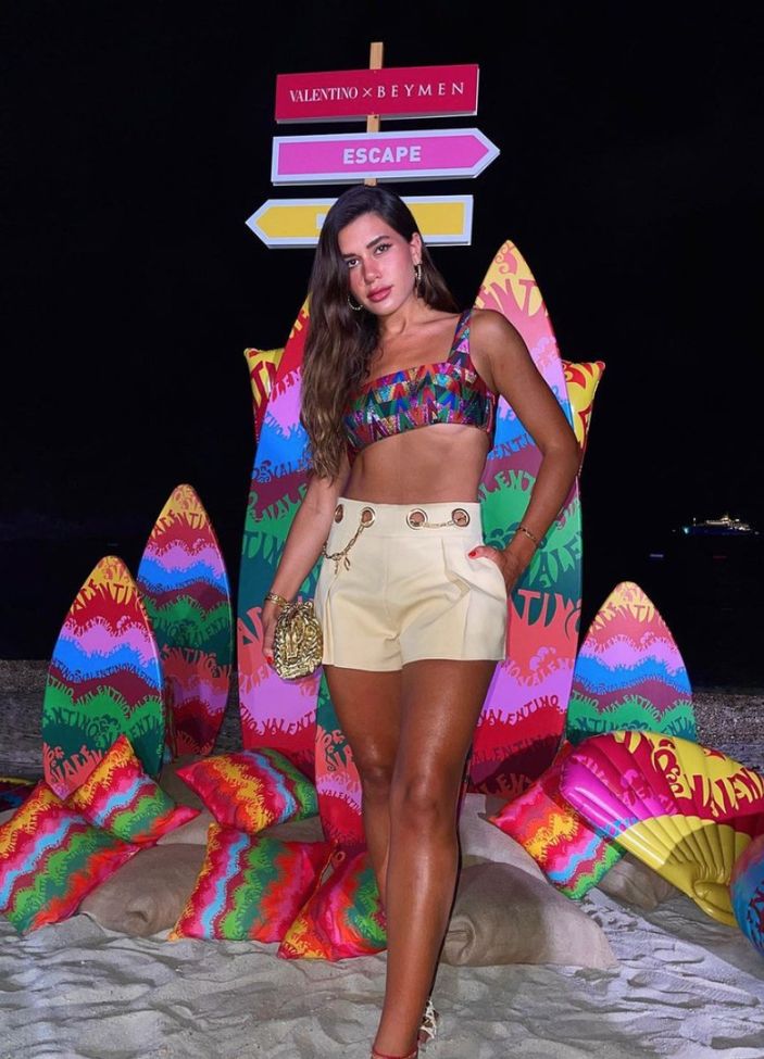 Sibil Çetinkaya mini şortuyla instagramı salladı! 'Yakıyorsun ortalığı'