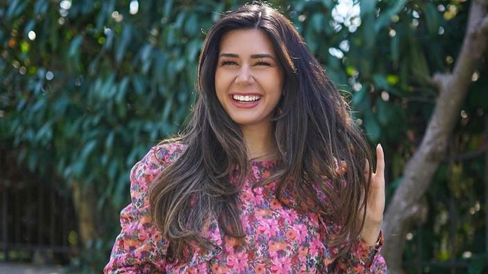 Sibil Çetinkaya mini şortuyla instagramı salladı! 'Yakıyorsun ortalığı'