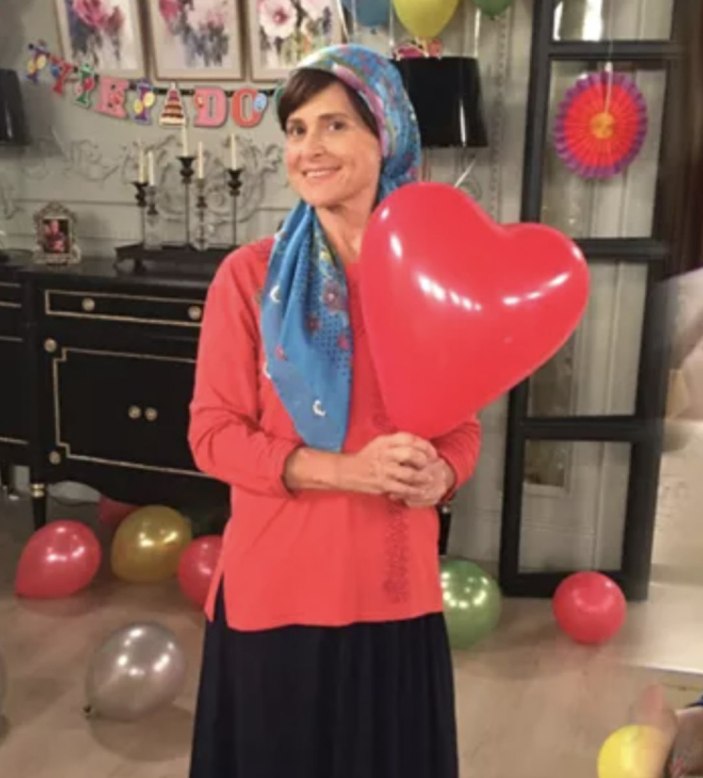 Çocuklar Duymasın'ın Emine'si dekolteli poz verdi! Görenler 'başörtün nerede' diye sordu...