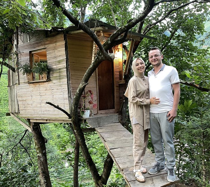 Rize'de 20 metre yüksekte kendine ağaç ev yaptı