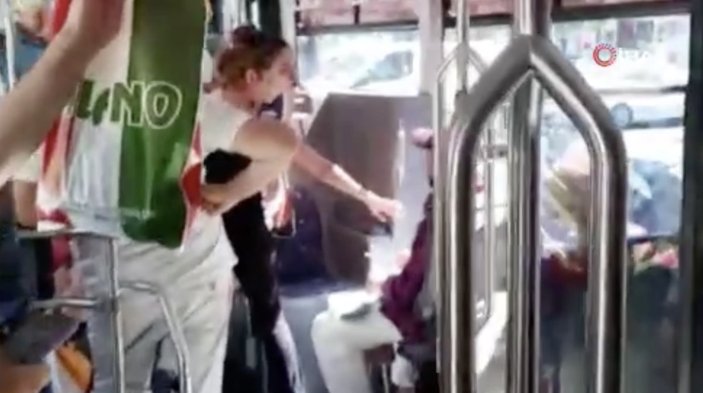 İstanbul'da otobüste 'pantolonuma çarptın' tartışması