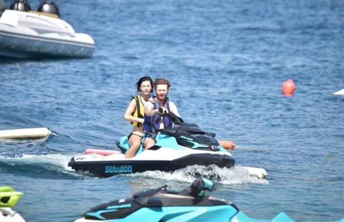 Merve Boluğur tatil pozlarıyla adeta nispet yapıyor! 'Bu zengin hayatı ben seçtim'
