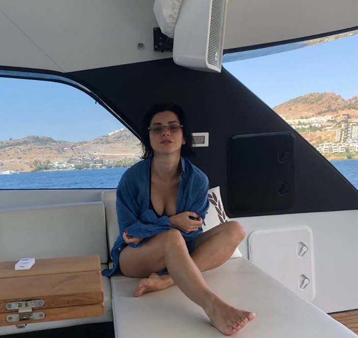 Merve Boluğur tatil pozlarıyla adeta nispet yapıyor! 'Bu zengin hayatı ben seçtim'
