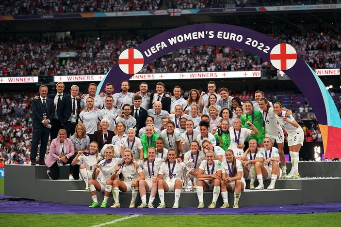Almanya'yı uzatmalarda deviren İngiltere, Avrupa Kadınlar Futbol Şampiyonu oldu