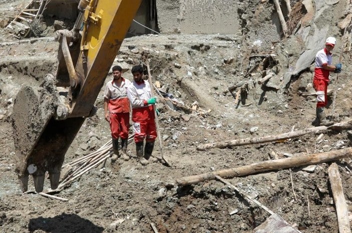 İran’daki sel felaketinde can kaybı 69’a yükseldi