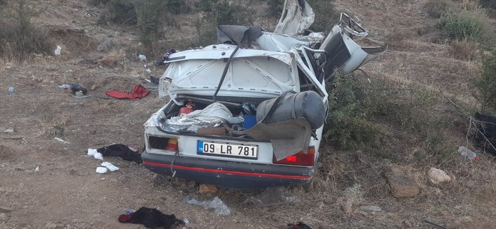 Aydın'da otomobil şarampole yuvarlandı: 2 ölü