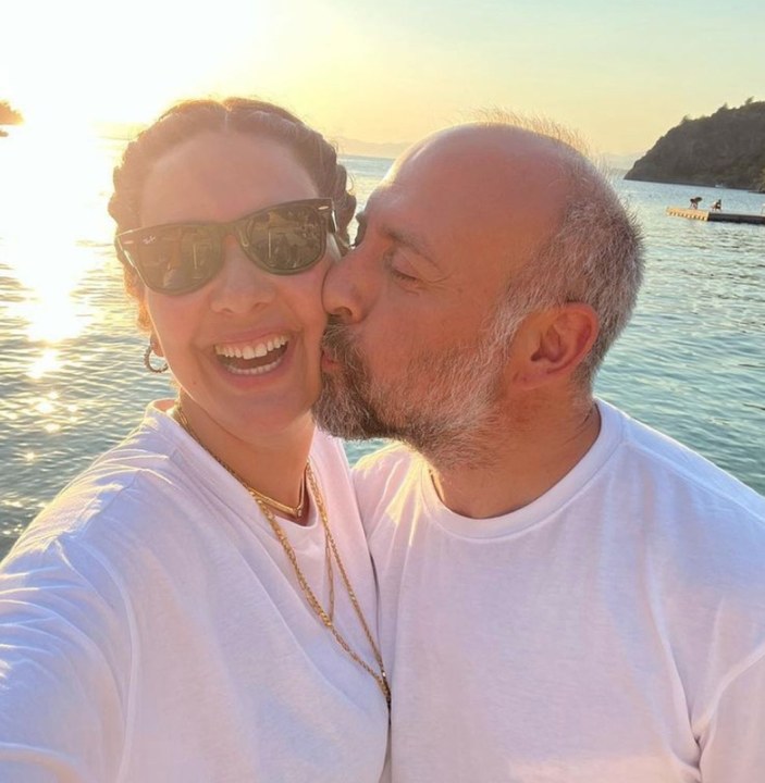 Bergüzar Korel ve Halit Ergenç'in romantik tatili! 'En güzel çift bu..'