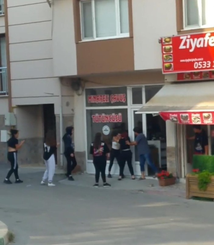 Bursa'da kızların saç saça kavgası