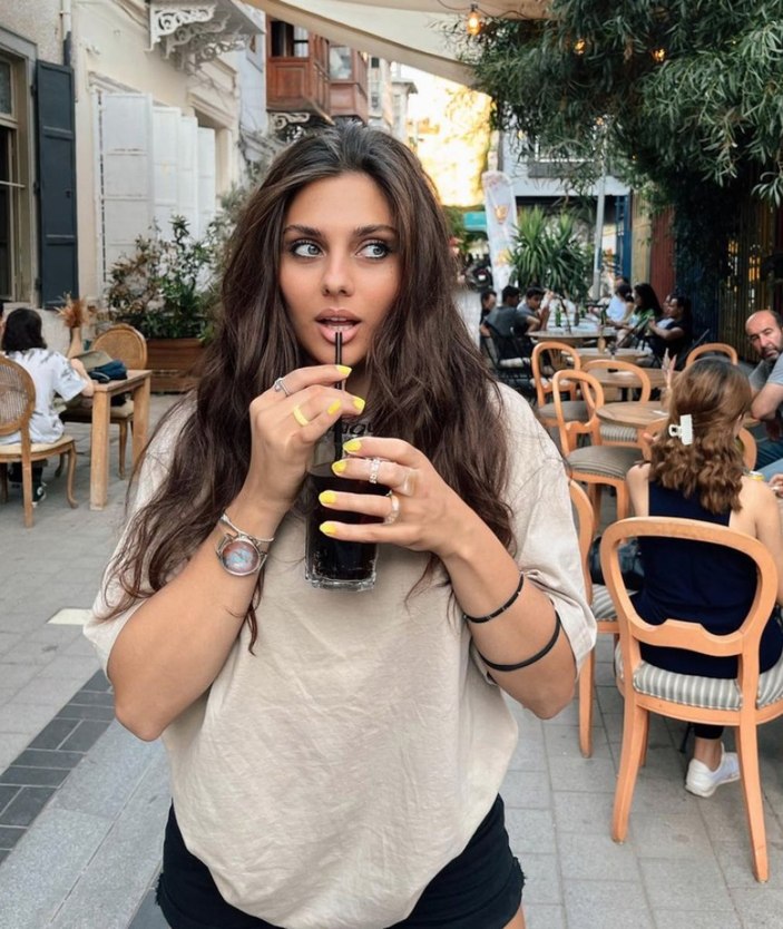 Survivor Tuğçe Melis Demir güzelliğiyle büyülüyor! 'Tablo gibisin..'