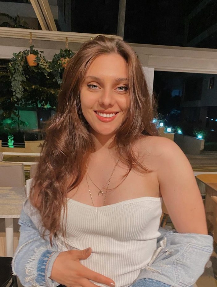 Survivor Tuğçe Melis Demir güzelliğiyle büyülüyor! 'Tablo gibisin..'