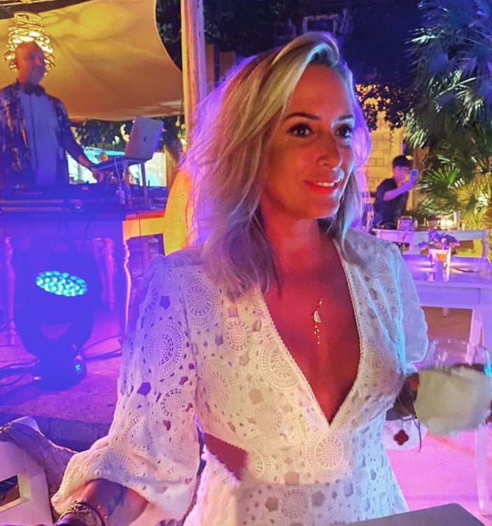 Saba Tümer'in bikinili pozları olay yarattı! 'Deniz kızı görse kıskanır'