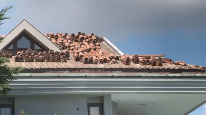 Sarıyer’de, çatıdan düşüp demire saplanan işçi kurtarılamadı
