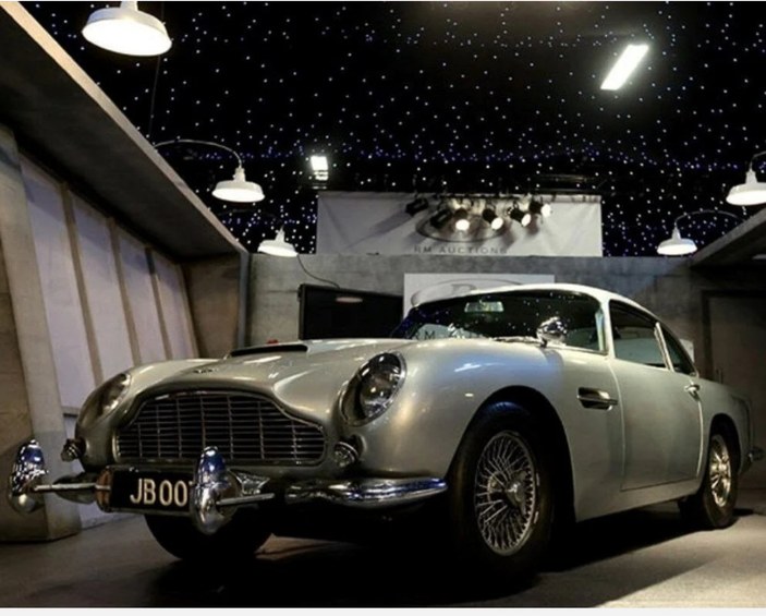 James Bond'un otomobili açık artırmayla satışa çıkacak