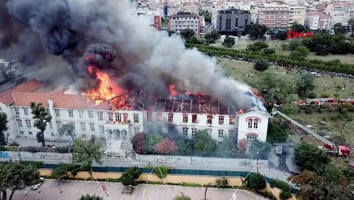 Fahrettin Koca'dan Balıklı Rum Hastanesi'ndeki yangına ilişkin açıklama