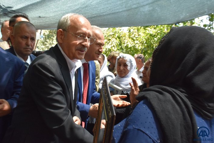 CHP Genel Başkanı Kılıçdaroğlu, Uludere'deki olayda hayatını kaybedenlerin ailelerini ziyaret etti