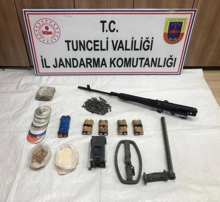 Tunceli'de teröristlere ait 3 sığınak imha edildi