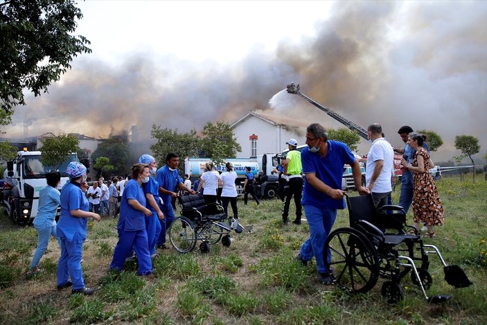 İstanbul'da Balıklı Rum Hastanesi'nde çıkan yangın kontrol altında
