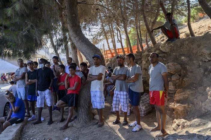 İtalya'da Lampedusa Adası düzensiz göçmen yükünü taşıyamıyor