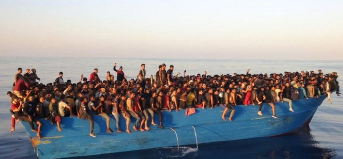 İtalya'da Lampedusa Adası düzensiz göçmen yükünü taşıyamıyor