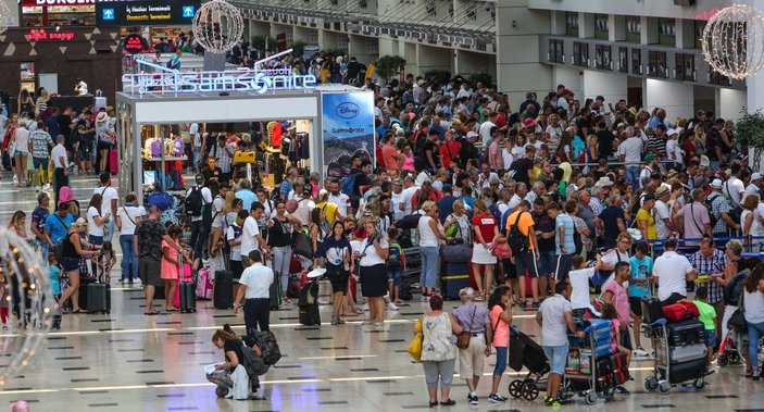 Antalya'ya hava yolu ile gelen turist sayısı 7 milyonu aştı