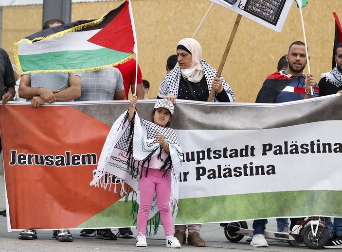 Almanya'da İsrail’in saldırısı altındaki Gazze için dayanışma gösterisi yapıldı