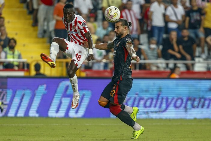 Galatasaray, Antalyaspor'u son dakika golüyle geçti