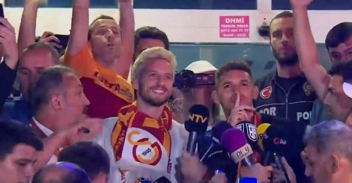 Galatasaray'ın yeni yıldızları Mertens ve Torreira İstanbul'a geldi