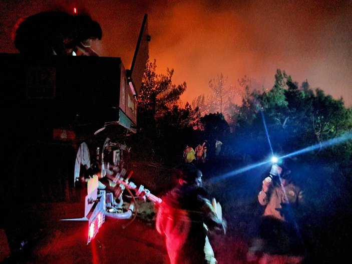 Soma'daki yangına havadan ve karadan müdahale ediliyor