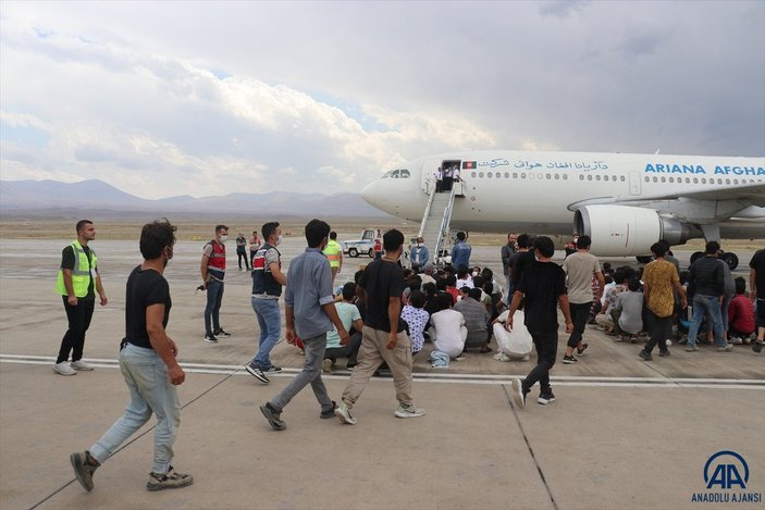 Iğdır’dan 362 kaçak göçmen Afganistan’a gönderildi