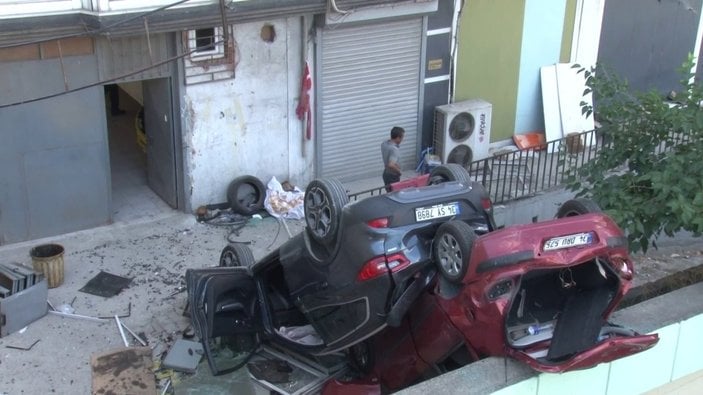 Ataşehir’de fren yerine gaza basınca aracı ile 2'nci kattan düştü