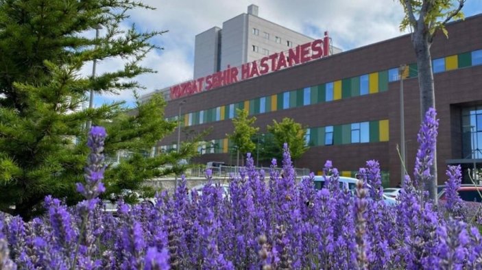 Yozgat Şehir Hastanesi'nin bahçesindeki lavantalar beğeni topluyor