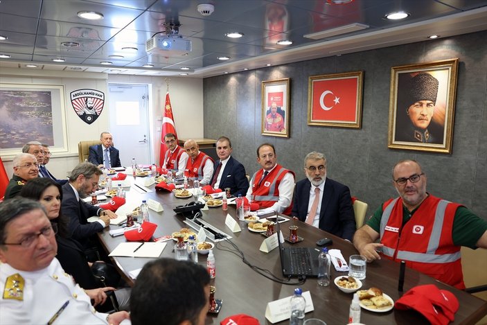 Cumhurbaşkanı Erdoğan, Abdülhamid Han gemisini inceledi