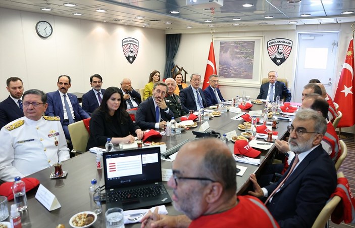 Cumhurbaşkanı Erdoğan, Abdülhamid Han gemisini inceledi