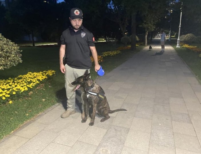 İstanbul Kadıköy’de park ve bahçelerde narkotik köpekli denetim