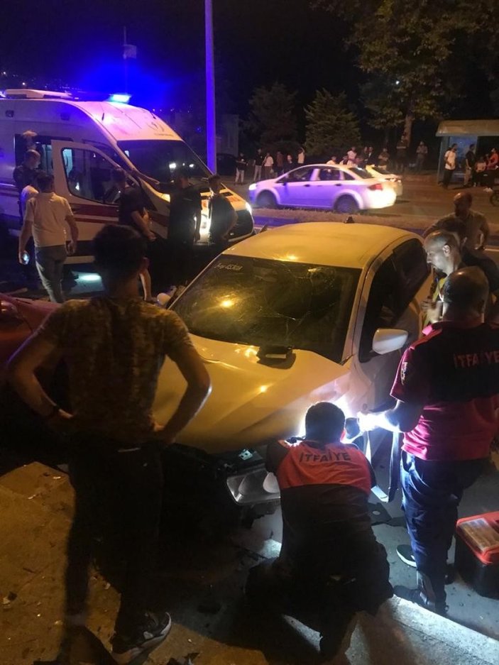 Zonguldak'ta iki araç çarpıştı: 2 yaralı