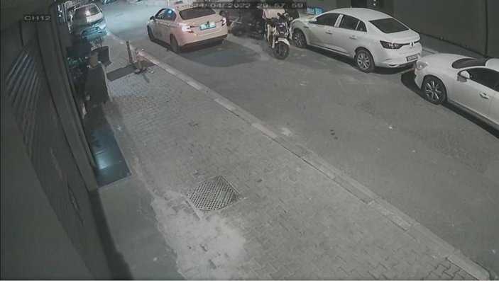 Kağıthane'de taksici ile moto kuryenin kavgası kamerada