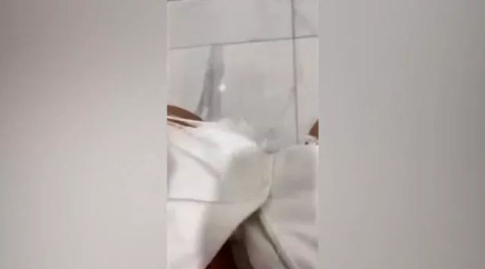 Türkiye bunu da gördü! Banu Parlak tuvaletini yaparken video paylaştı.. Fermuarı açınca