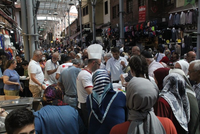 Bursa'nın tarihi Tuz Pazarı'nda gelenek devam ediyor