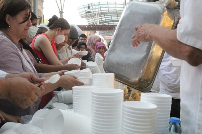 Bursa'nın tarihi Tuz Pazarı'nda gelenek devam ediyor