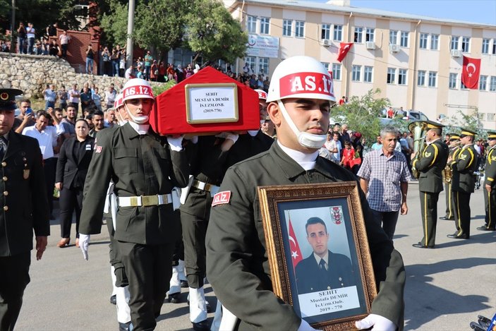 Şehit Uzman Onbaşı Mustafa Demir toprağa verildi