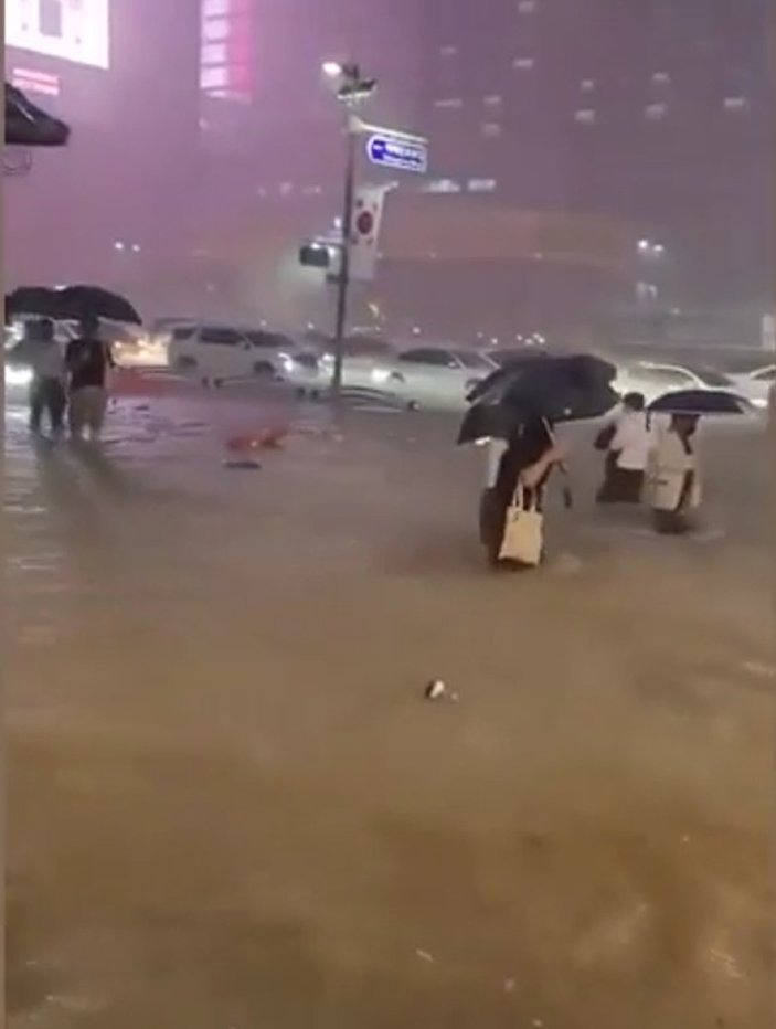 Güney Kore'de şiddetli yağışlar can aldı