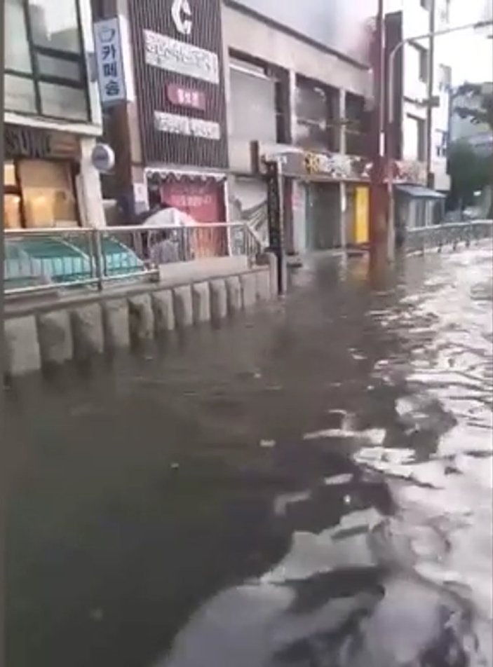 Güney Kore'de şiddetli yağışlar can aldı