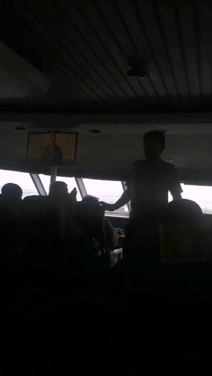 Mudanya'dan feribota binen yolcuların fırtına paniği
