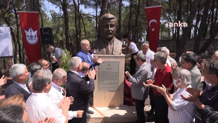 CHP'li Konak Belediyesi heykel açılışı yaptı