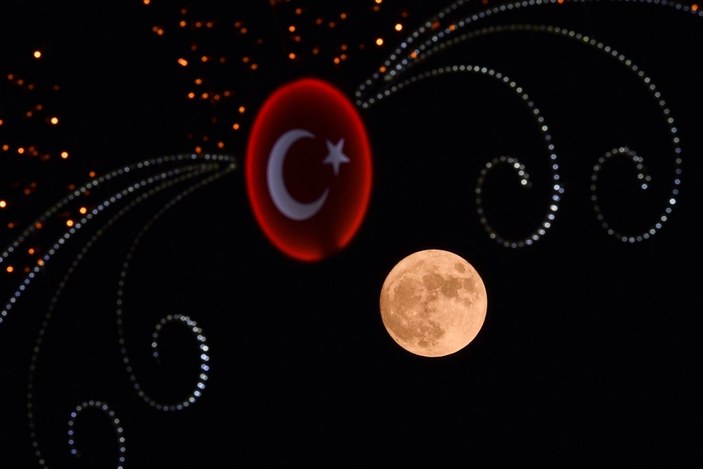 Türkiye'deki dolunay görenleri mest ediyor