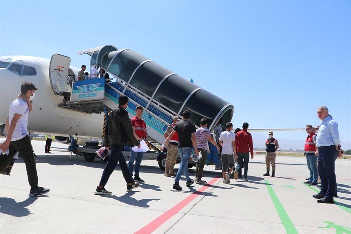 136 kaçak göçmen, Erzurum'dan Afganistan'a gönderildi