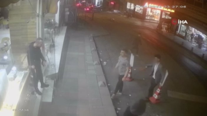 İstanbul'da bıçaklı kavga kamerada