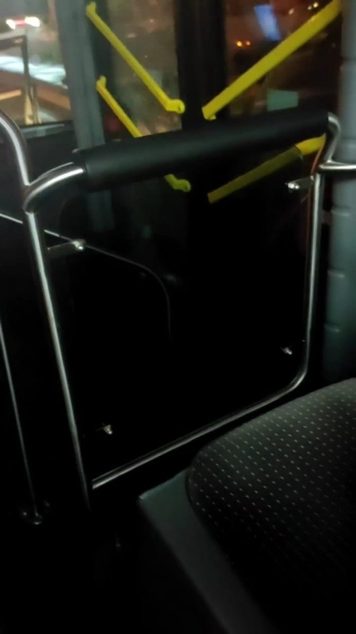 Beylikdüzü’nde belediye otobüsünün önünü kesip camlarını kırdılar