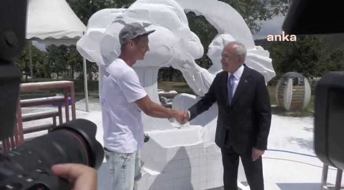 Kemal Kılıçdaroğlu, İstanbul'da heykeltraşları ziyaret etti