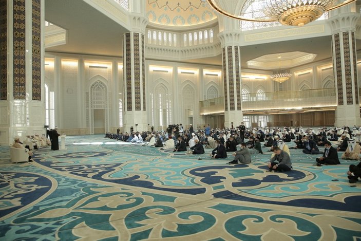 Kazakistan'da Orta Asya'nın en büyük camisi Büyük Nur Sultan Camii'si açıldı